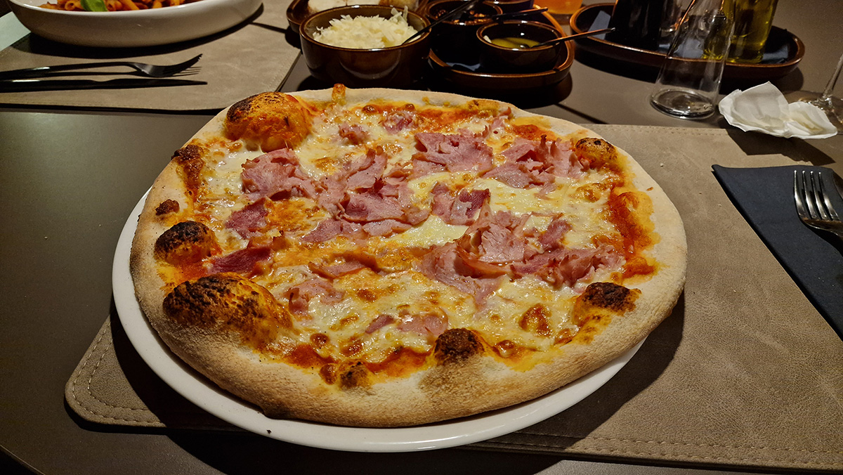 Pizza Prosciutto Restaurant Schindlhaus